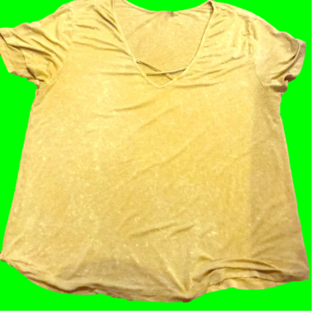 6/$20 super cute GOOD Luck Gem Large yellow shirt